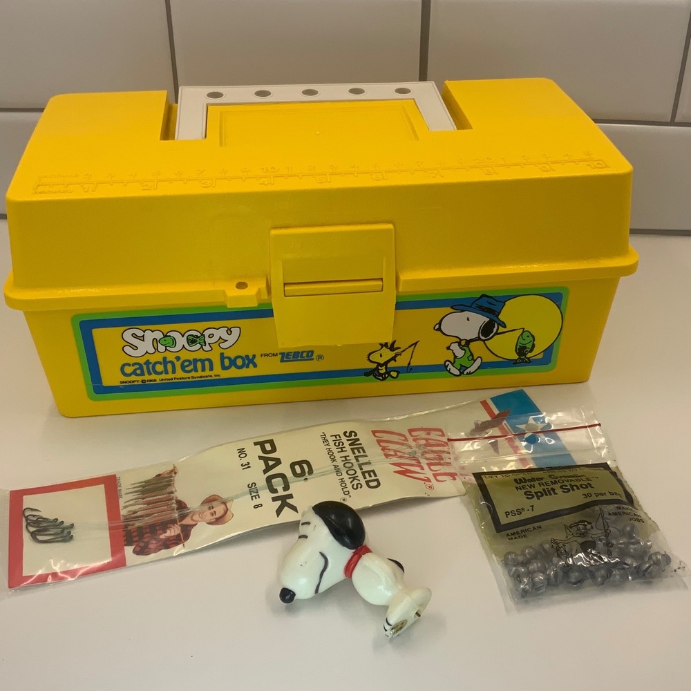 Vintage Zebco Snoopy Catch Em Tackle Box With White Tray And Original Bobber